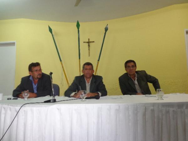 Vereadores discutem ofícios enviados pelas Secretarias Municipais de Barão de Grajaú.(Imagem:FlorianoNews)