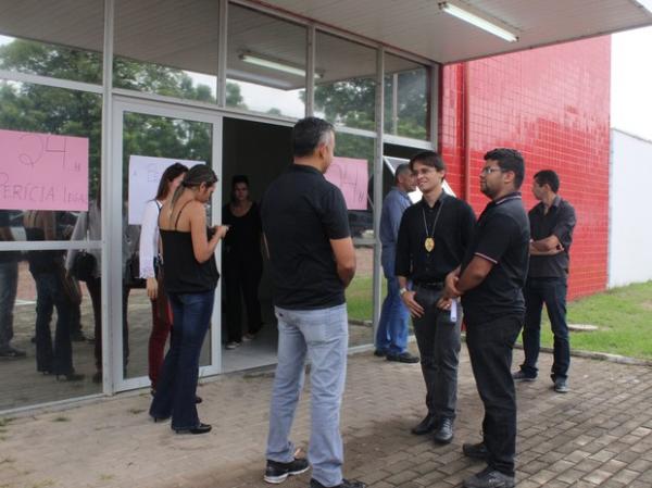 Serviço de necropsia foi suspenso durante movimento no IML(Imagem:Catarina Costa / G1)