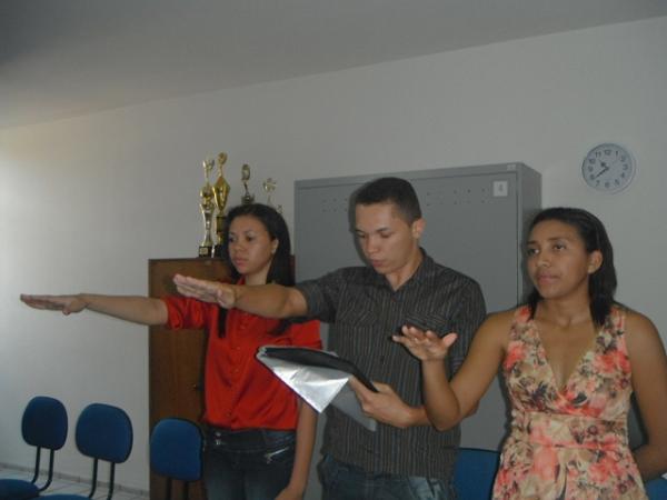 Formandos de Enfermagem prestaram juramento na diretoria da UESPI.(Imagem:FlorianoNews)