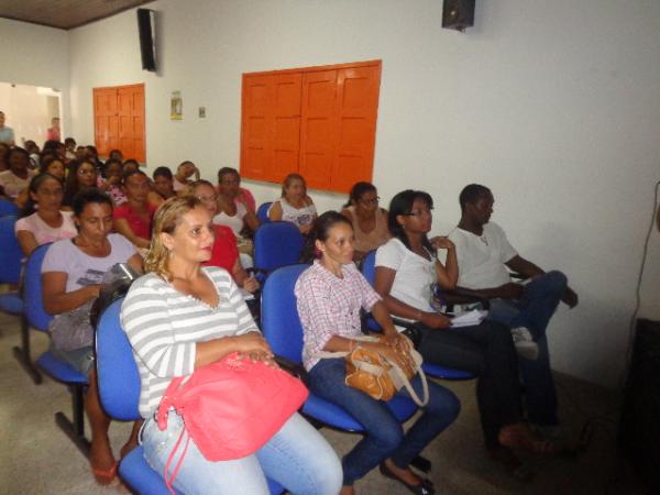 Secretaria de Educação realizou capacitação para merendeiras.(Imagem:FlorianoNews)