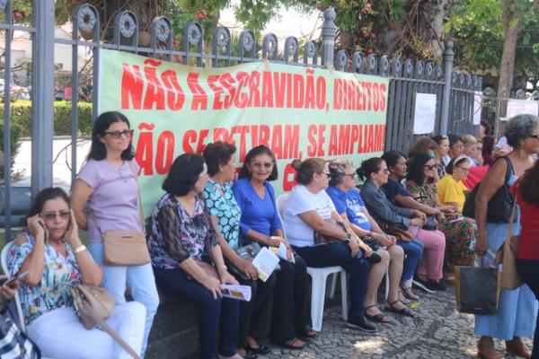 Professores fizeram protesto no Palácio de Karnak.(Imagem:Glayson Costa/G1)