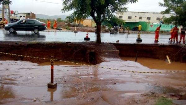 Erosão em trecho da BR 316 preocupa moradores de Picos.(Imagem:Picos 40 graus)