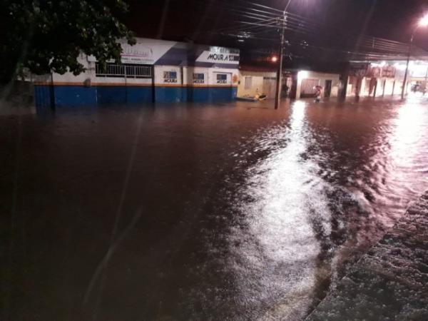 Chuva forte causa alagamento e prejuízos no interior do Piauí.(Imagem:Jornalista Celso Oliveira)