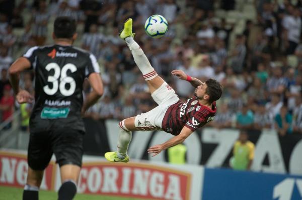 A bicicleta de Arrascaeta contra o Ceará(Imagem:Alexandre Vidal/Flamengo)