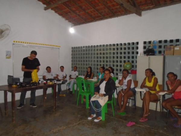 Curso sobre Agricultura Familiar é encerrado com prática de Apicultura.(Imagem:FlorianoNews)