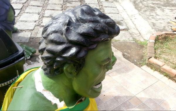 Boneco do Hulk foi danificado após a derrota para a Alemanha.(Imagem:Janir Junior)