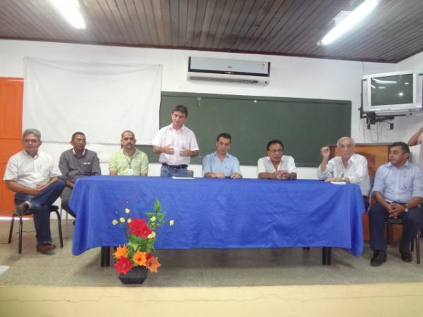 Prefeitura de Floriano e Codevasf discutem implantação do Programa Água para Todos.(Imagem:FlorianoNews)