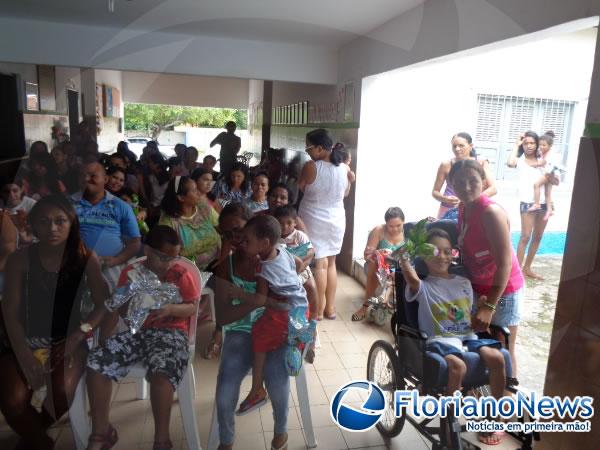 Cacau show doa ovos de Páscoa à APAE de Floriano.(Imagem:FlorianoNews)