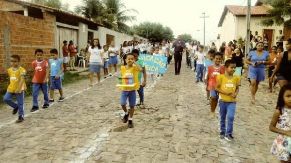 Escola Municipal Socorro Coelho realiza desfile cívico em alusão ao 7 de Setembro.(Imagem:FlorianoNews)