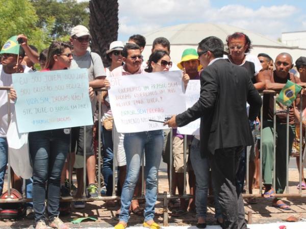 Jovens protestaram contra a legalização do porte de drogas.(Imagem:Gilcilene Araújo/G1)