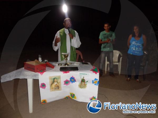 Moradores participaram de missa na localidade rural Água Boa. (Imagem:FlorianoNews)