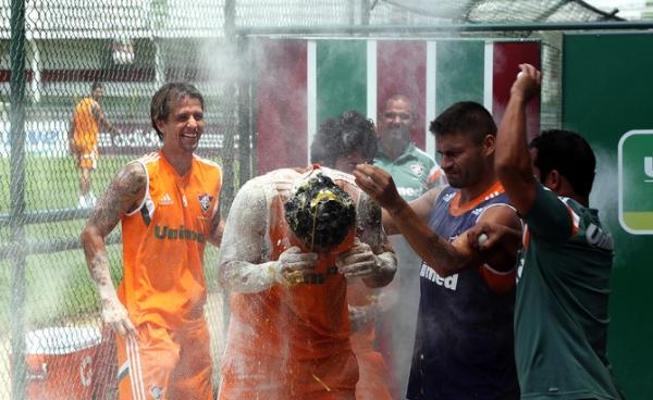 Brincadeira foi feita ao final do treino nas Laranjeiras.(Imagem:Nelson Perez / Fluminense FC)