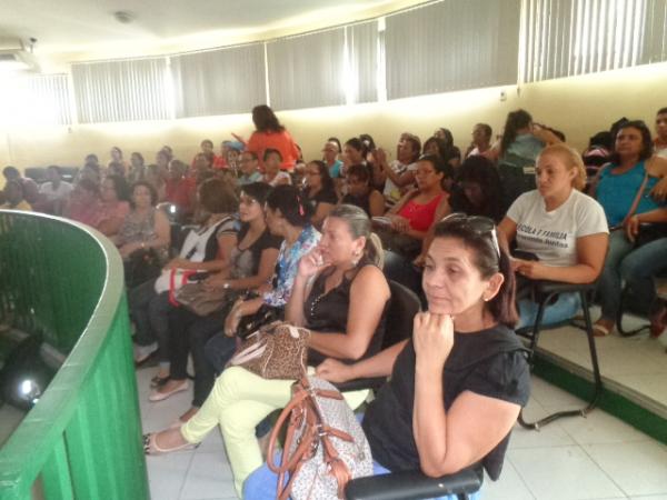 Professores da rede municipal participam de assembleia geral.(Imagem:FlorianoNews)