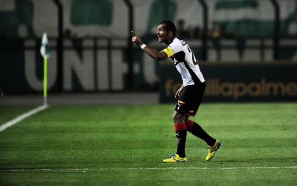 Richarlyson reclama durante Palmeiras x Vitória.(Imagem:Marcos Ribolli)