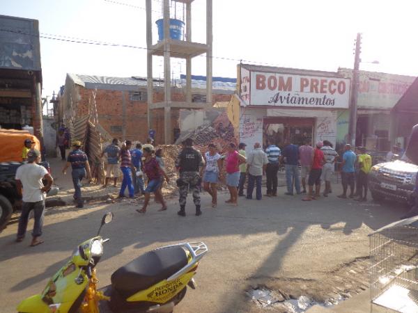 Telhado de loja desaba e funcionária grávida fica ferida em Floriano.(Imagem:FlorianoNews)