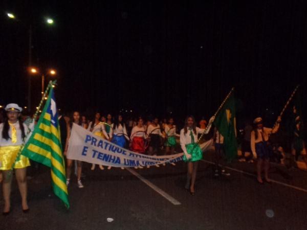 Desfile cívico de 7 de Setembro reuniu milhares de pessoas em Floriano.(Imagem:FlorianoNews)