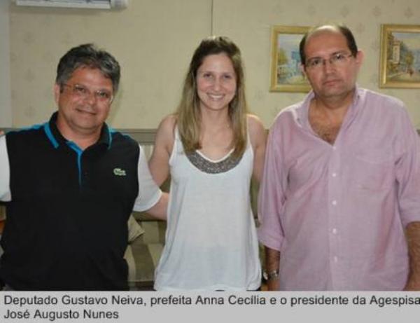 Gustavo Neiva visita obras da rede de abastecimento de água em Parnaguá.(Imagem:Portal Corrente)
