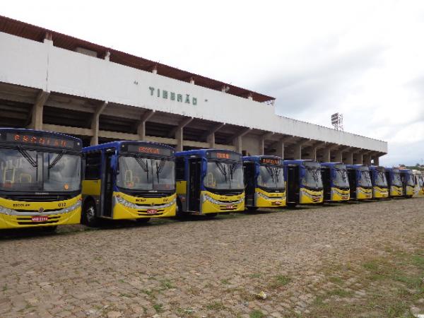 Nova empresa para transporte de alunos da rede municipal de Floriano passa por vistoria.(Imagem:FlorianoNews)