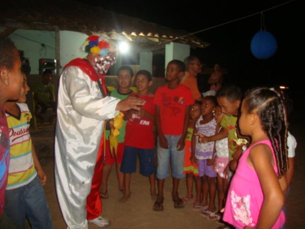 Palhaço Carrapeta faz a alegria da criançada. (Imagem:FlorianoNews)