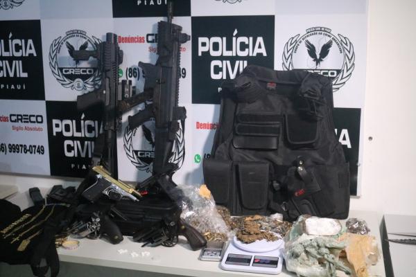 Armas e drogas apreendidas com membros de facção criminosa em Teresina.(Imagem:Maria Romero/ G1 PI)