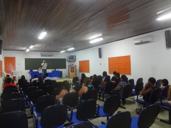 Reunião com calouros do Festival Estudantil 2012.(Imagem:FlorianoNews)