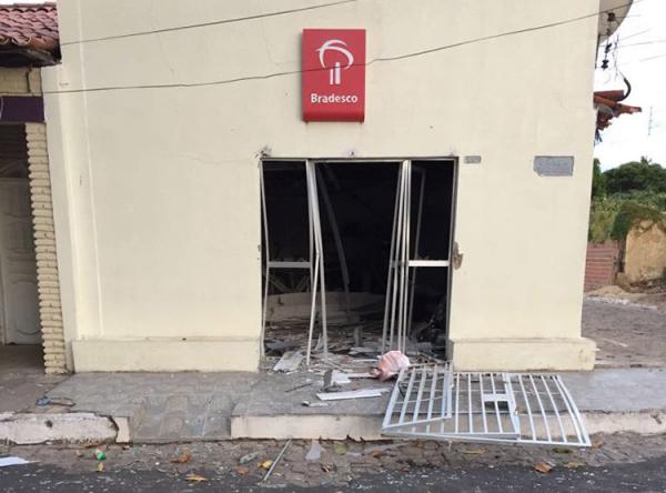  Bandidos explodiram primeiro o posto do Bradesco de Jerumenha.(Imagem:Divulgação/Polícia Militar)