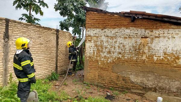 Após briga entre vizinhos, casas são incendiadas em Floriano.(Imagem:Divulgação/jc24horas)