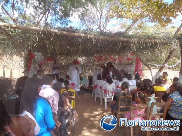 Adolescentes recebem o Sacramento do Crisma na localidade Sapé.(Imagem:FlorianoNews)