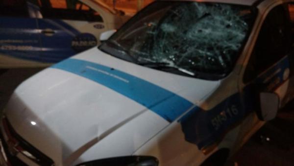 Carro da Secretaria de Segurança Pública de Mogi é depredado durante jogo do São Paulo na Copinha.(Imagem:Vitor Geron)