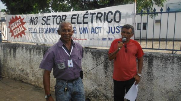 Em defesa do ACT 2013/2014, eletricitários de Floriano entraram em greve por tempo indeterminado.(Imagem:FlorianoNews)