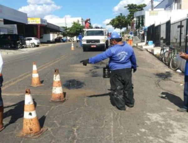 Prefeitura inicia Operação Tapa-Buracos em Floriano.(Imagem:Waldemir Miranda)