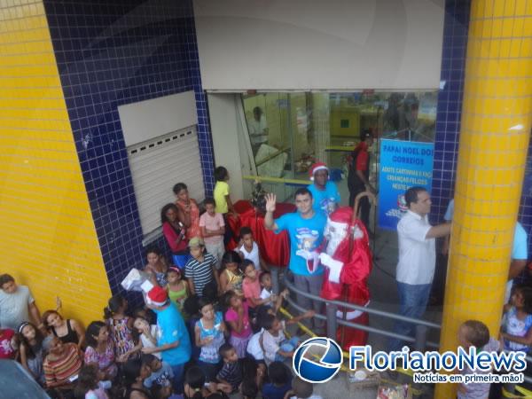 Papai Noel dos Correios realiza entrega de presentes em Floriano.(Imagem:FlorianoNews)