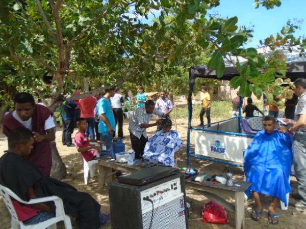 Projeto Semeando no Sertão promove ação social na localidade Água Boa.(Imagem:FlorianoNews)