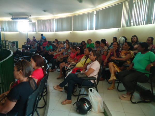 Educadores participam de assembleia geral do SINTE em Floriano.(Imagem:FlorianoNews)