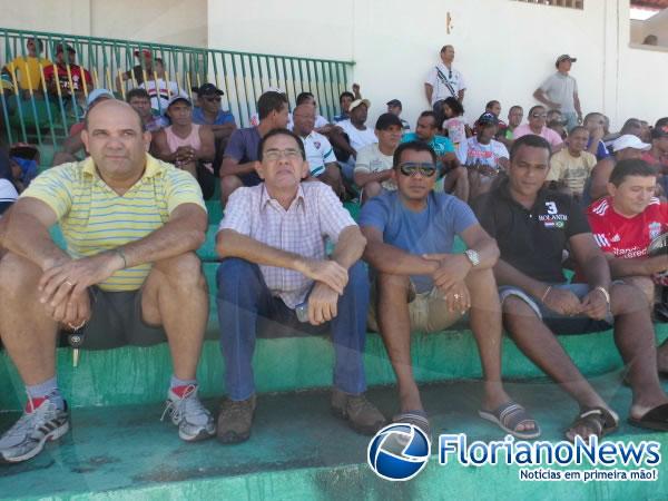 Time da Rua Sete venceu equipe do bairro manguinha no Campeonato Os Trintões.(Imagem:FlorianoNews)