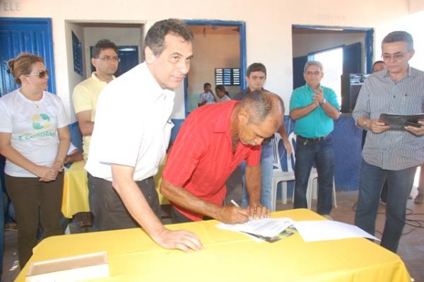 Prefeito Gilberto Júnior lança Pedra Fundamental da Praça do Povoado Amolar.(Imagem:Waldemir Miranda)