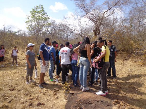 Alunos do Colégio Estadual participaram da 3ª Trilha Ecológica.(Imagem:FlorianoNews)