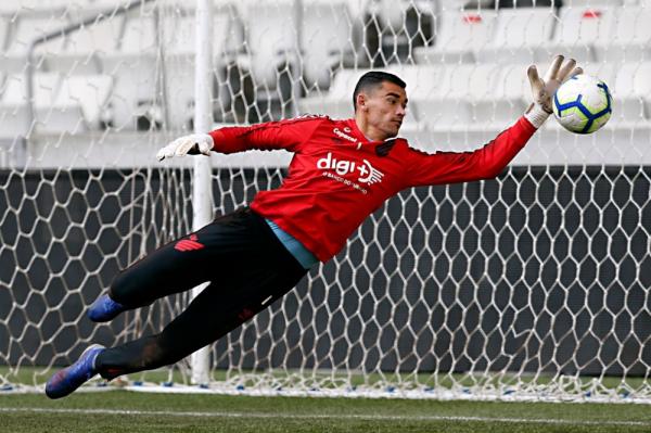 Destaque no título da Copa do Brasil, Santos ganhou chance de Tite.(Imagem:Albari Rosa/Gazeta do Povo)