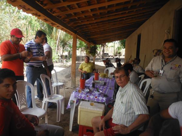 Funcionários da Disvale Brahma participam de almoço na localidade Morrinhos.(Imagem:FlorianoNews)