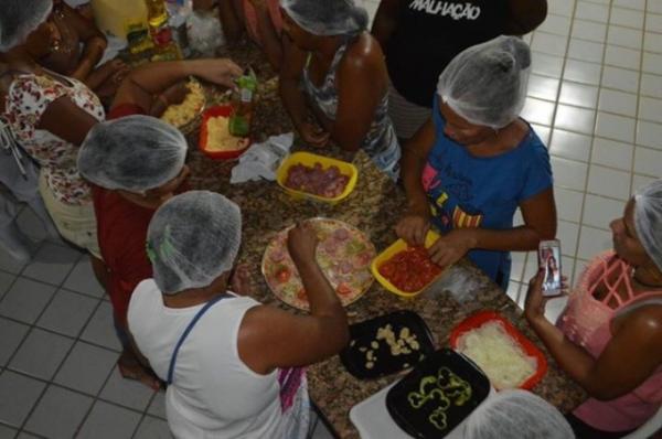 Projeto Capacita Floriano forma sua primeira turma do curso de pizzaria.(Imagem:SECOM)