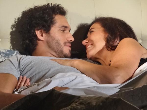 Griselda diz que não precisa nem pensar na proposta do amado.(Imagem: Fina Estampa/TV Globo)
