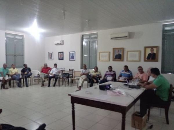 Família e matrimônio são temas de encontro do clero diocesano em Floriano.(Imagem:FlorianoNews)