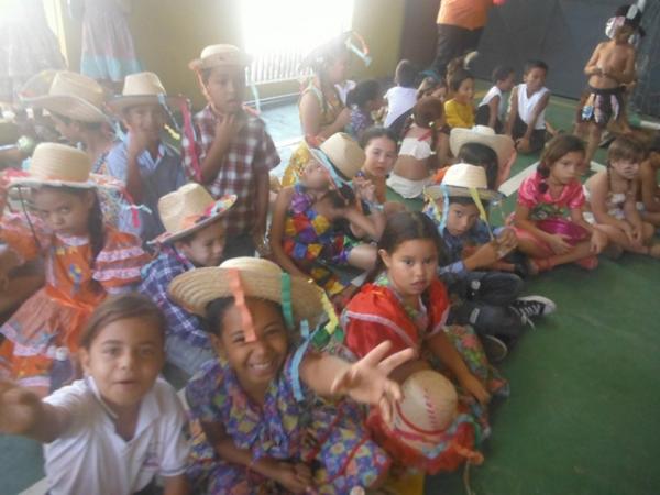 Escola Pequeno Príncipe comemorou nesta quinta-feira o Dia do Folclore.(Imagem:FlorianoNews)
