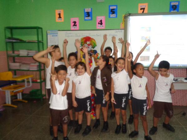 Na véspera do Dia das Crianças, Escola Pequeno Príncipe recebe visita do Palhaço Carrapeta.(Imagem:FlorianoNews)