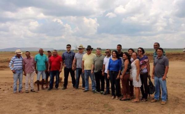 Deputado Gustavo Neiva visita Barragem Vereda da Cruz.(Imagem:Assessoria)