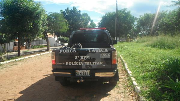 For&ccedil;a T&aacute;tica prende dois homens ap&oacute;s roubar bolsa de mulher em Floriano.(Imagem:FloriaoNews)