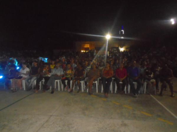 Multidão participa do encerramento dos festejos de São Francisco em Floriano.(Imagem:FlorianoNews)