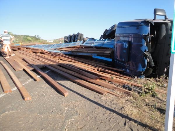 Acidente no entroncamento de floriano para teresina(Imagem:FlorianoNews)