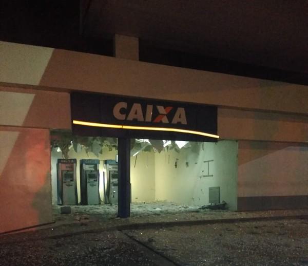Criminosos explodem agência da Caixa Econômica e fogem sem levar dinheiro.(Imagem:Divulgação/PM)