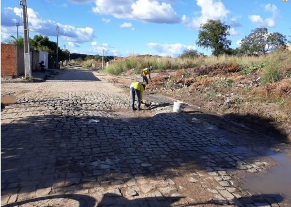 Infraestrutura repara calçamento em ruas de Floriano.(Imagem:Secom)